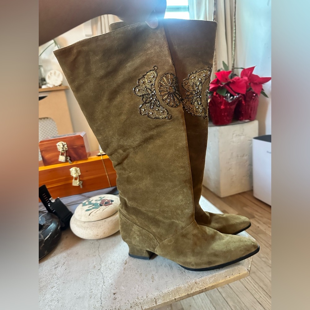 Suede boot